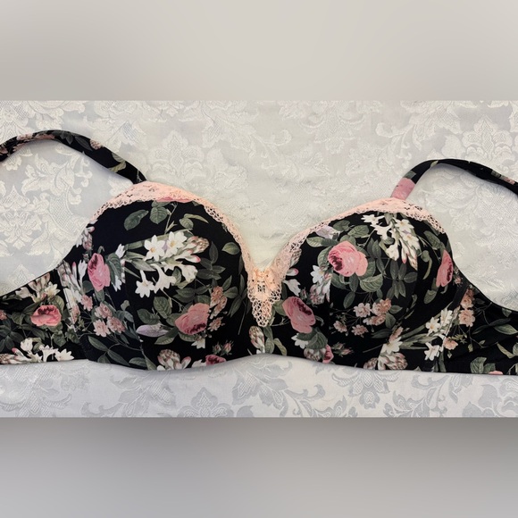 Cacique Other - Cacique Lightly Lined T Shirt No Wire Bra Size 42D Black Pink Lace Floral Sexy